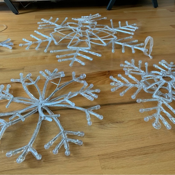 Bundle of 6 LARGE hanging decorative snowflakes - Picture 12 of 12